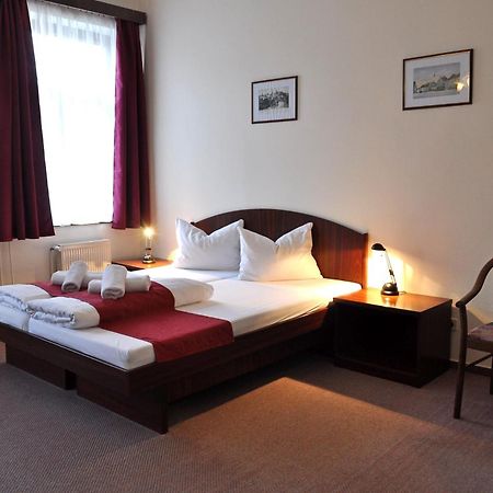 Hotel U Bileho Kone Loket Oda fotoğraf