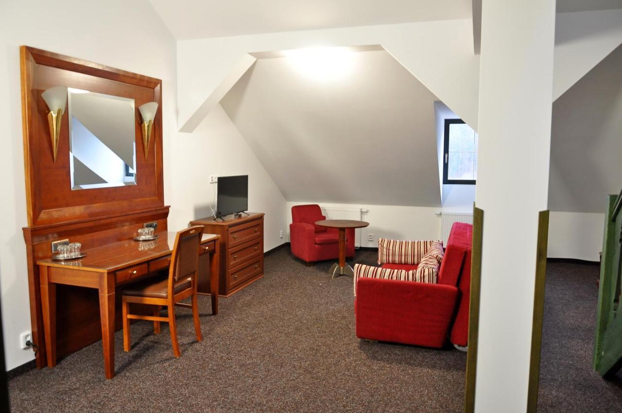 Hotel U Bileho Kone Loket Dış mekan fotoğraf