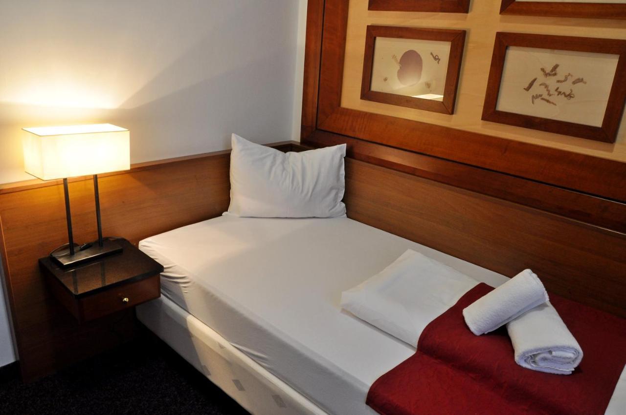 Hotel U Bileho Kone Loket Dış mekan fotoğraf
