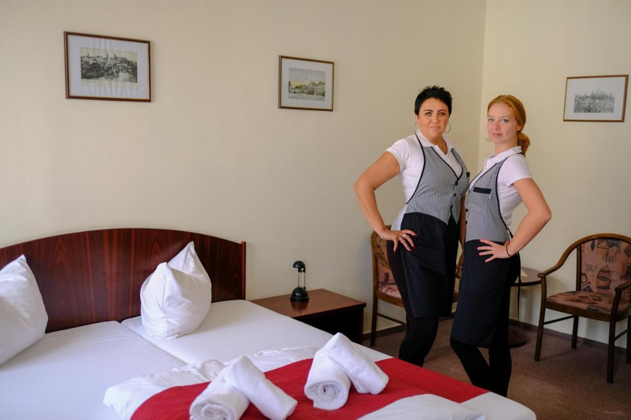 Hotel U Bileho Kone Loket Dış mekan fotoğraf